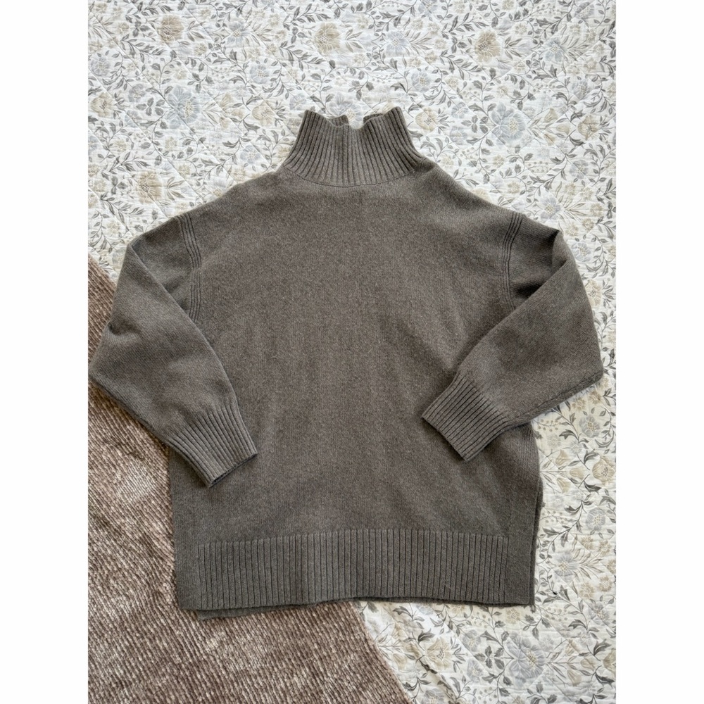 H&M Oversized Turtleneck Sweater - L - EUC!
